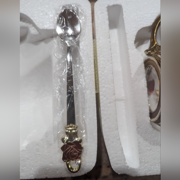 NWOT Red Rose & Butterfly Tea/Coffee Mug W/Silver Spoon - Picture 6 of 6